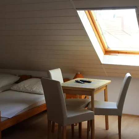Dom Pod Sosnami Couette-café Mielno (Koszalin)