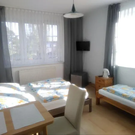 Dom Pod Sosnami Couette-café Mielno (Koszalin)