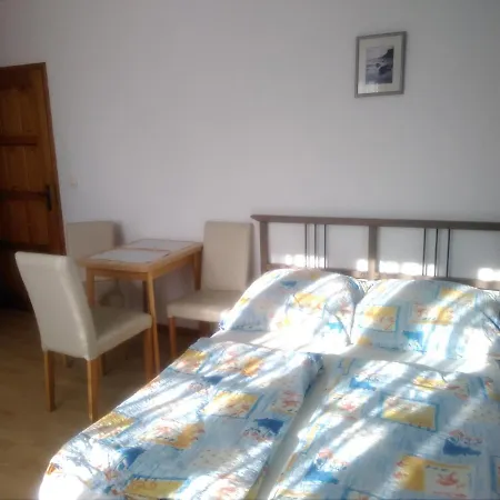 Dom Pod Sosnami Bed & Breakfast *