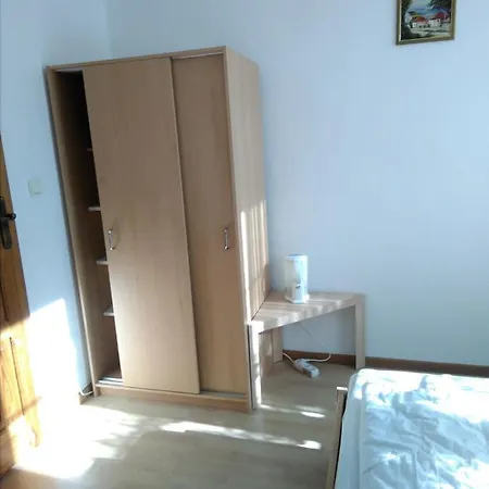 Dom Pod Sosnami Couette-café *