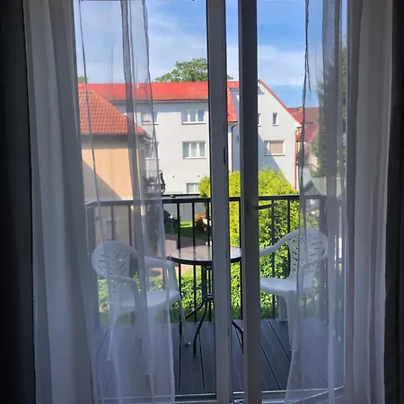 Dom Pod Sosnami Couette-café *