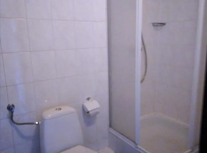 Nocleg ze śniadaniem Dom Pod Sosnami *