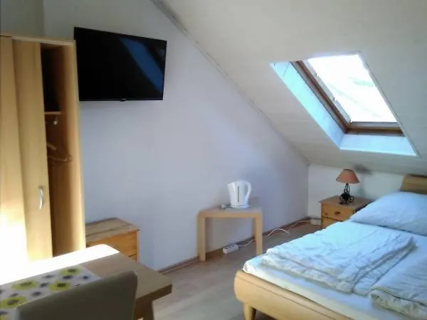 Dom Pod Sosnami Nocleg ze śniadaniem *