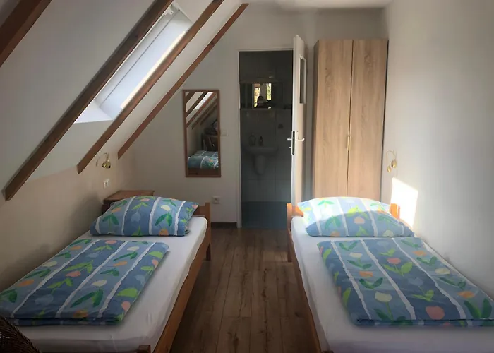 Dom Pod Sosnami Nocleg ze śniadaniem *