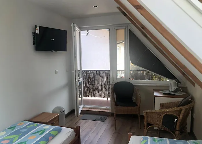 Nocleg ze śniadaniem Dom Pod Sosnami *